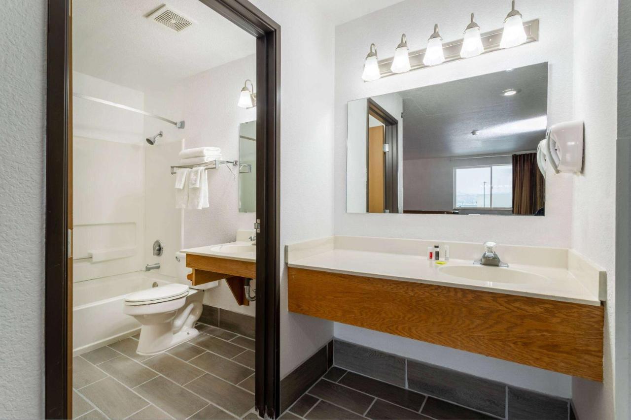 Super 8 By Wyndham The Dalles Or Exterior photo