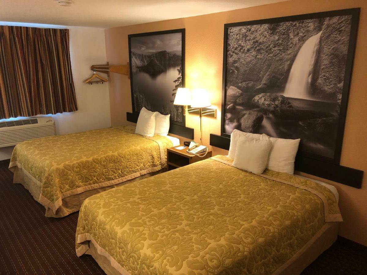 Super 8 By Wyndham The Dalles Or Exterior photo